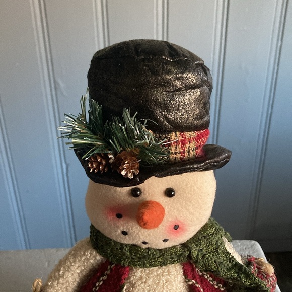 NWT- 19”x 9”-Precious Snowman ⛄️ Sitter Decoration w/ Wood Beaded Dangling Legs - Picture 4 of 16